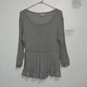Size M Women’s Jun and Ivy Grey Knit Top